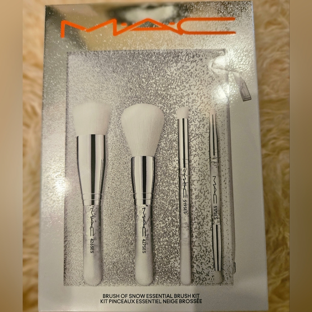 MAC “Brush of Snow” Essential Brush Kit 5 Piece Set NIB Limited Edition